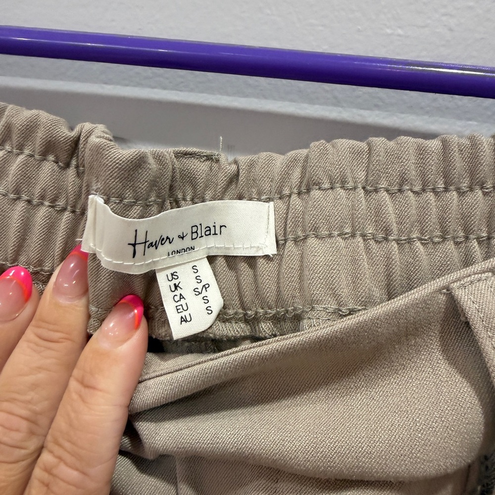 Haver + Blair Women’s Taupe Pull-On Dress Pants Size Small NWT - Picture 2 of 3
